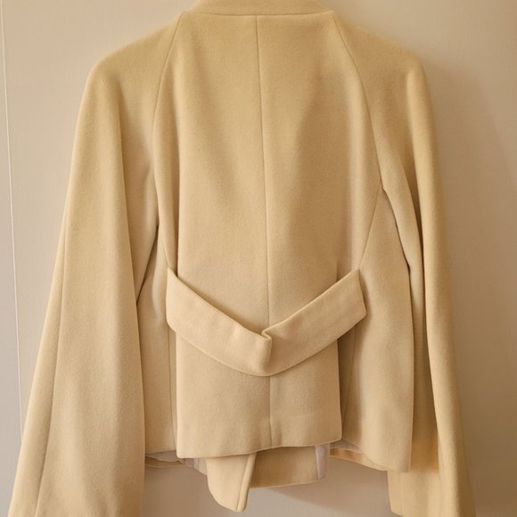 Size S or M - woolblend capey coat - white - Picture 3 of 3